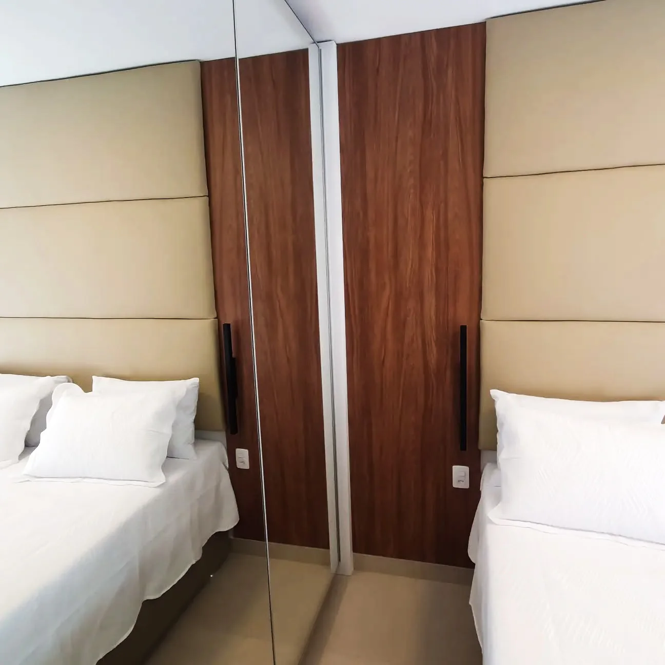 Foto de guarda-roupa de casal planejado