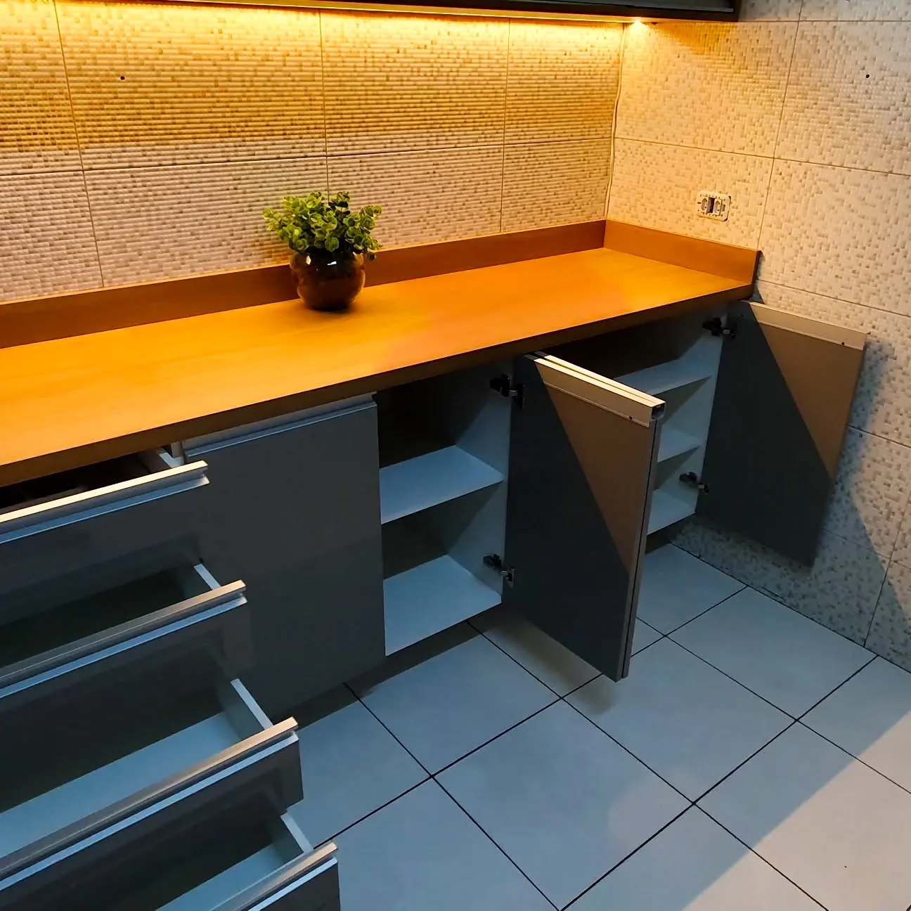 Foto de balcão organizador de cozinha